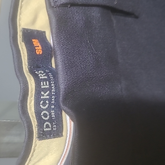 Dockers - Picture 2 of 6